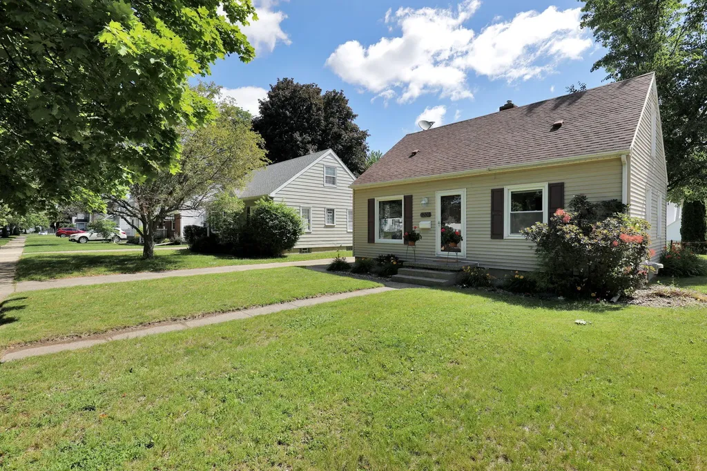 3201 Sablain Parkway Drive Lansing City MI 48910
