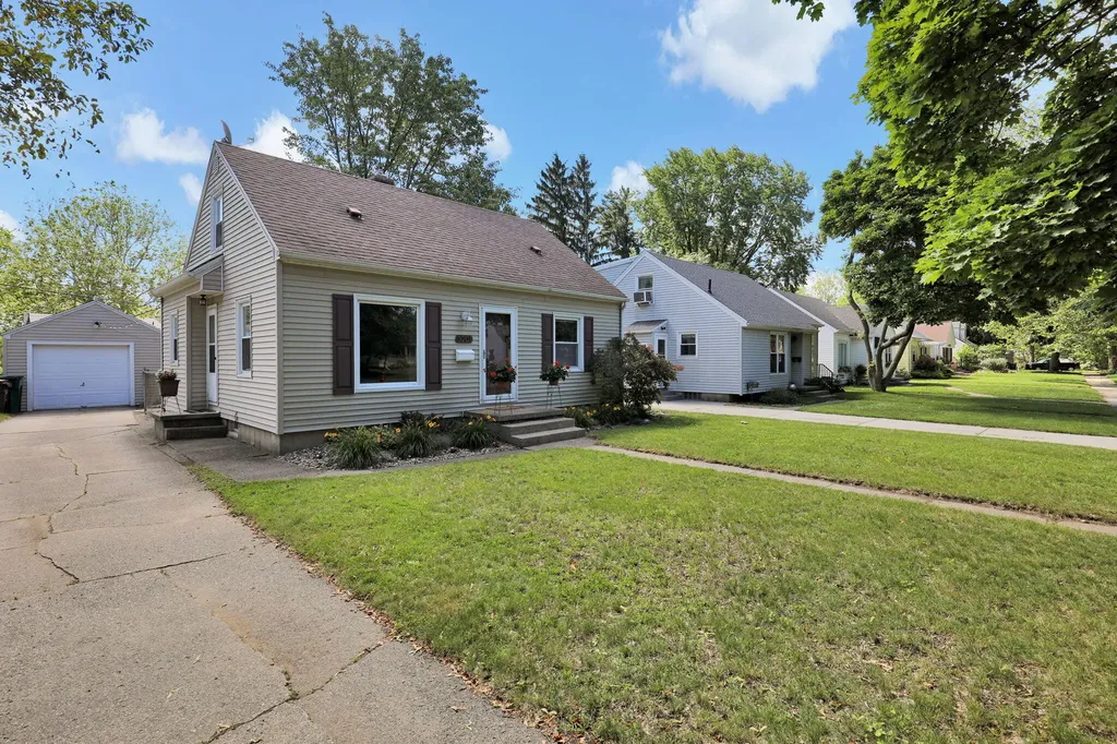 3201 Sablain Parkway Drive Lansing City MI 48910