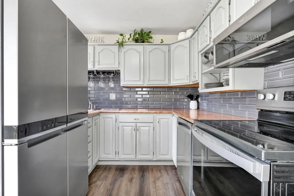 3201 Sablain Parkway Drive Lansing City MI 48910
