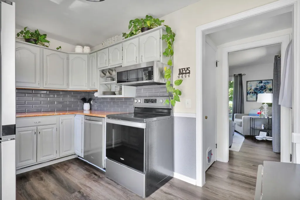 3201 Sablain Parkway Drive Lansing City MI 48910