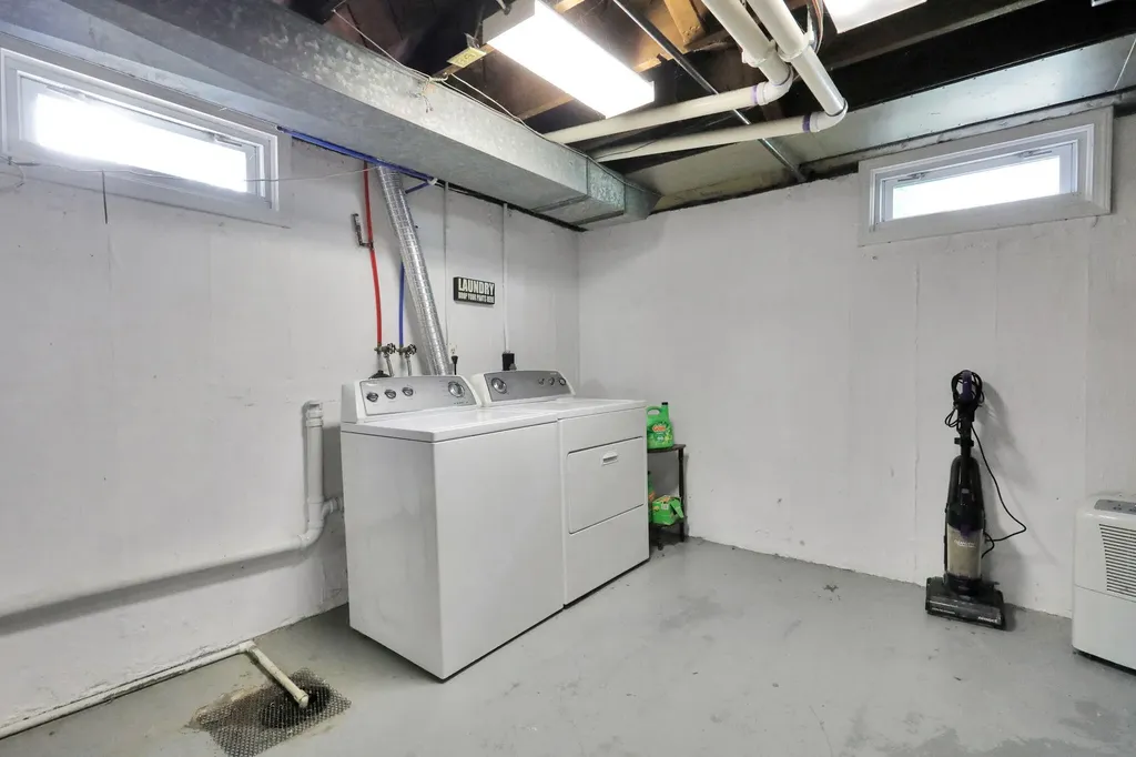 3201 Sablain Parkway Drive Lansing City MI 48910