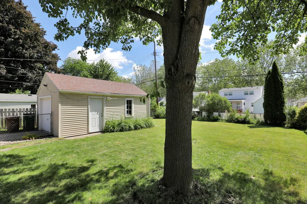 3201 Sablain Parkway Drive Lansing City MI 48910