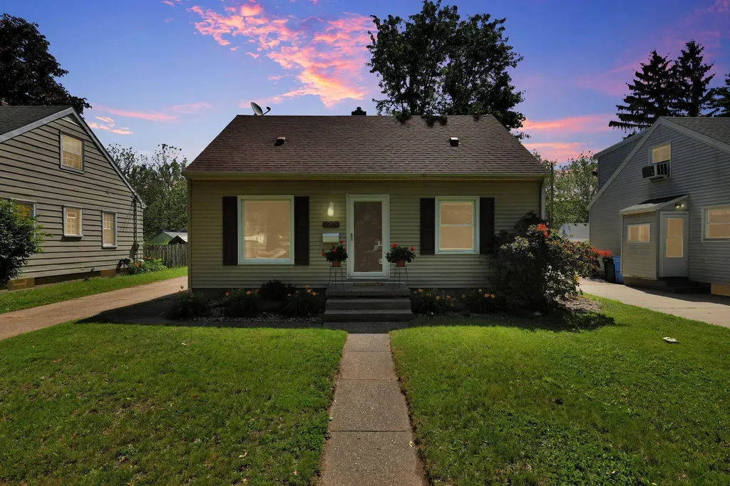 3201 Sablain Parkway Drive Lansing City MI 48910