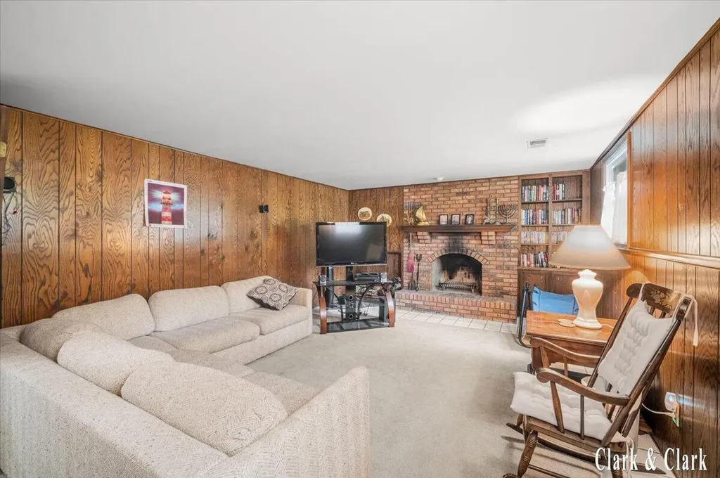 2068 Jamestown Drive SE Kentwood City MI 49508