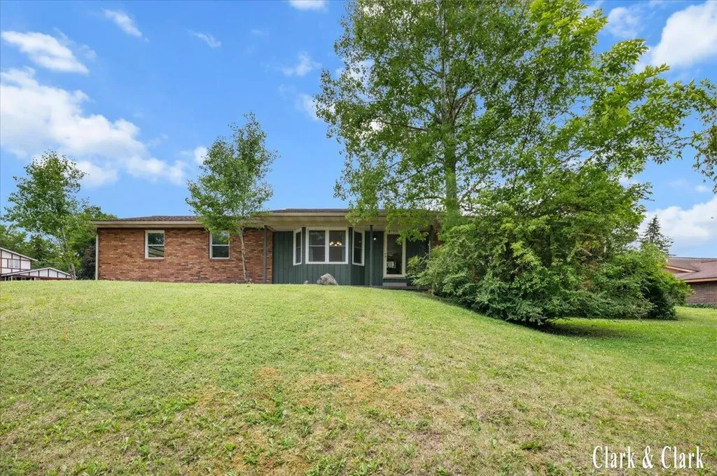 2068 Jamestown Drive SE Kentwood City MI 49508