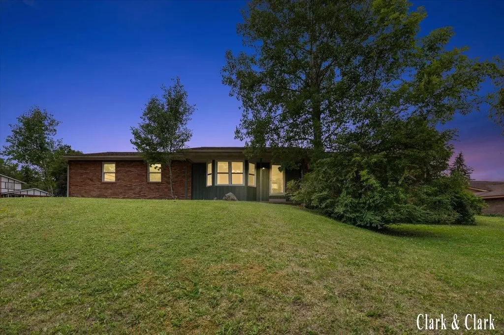2068 Jamestown Drive SE Kentwood City MI 49508