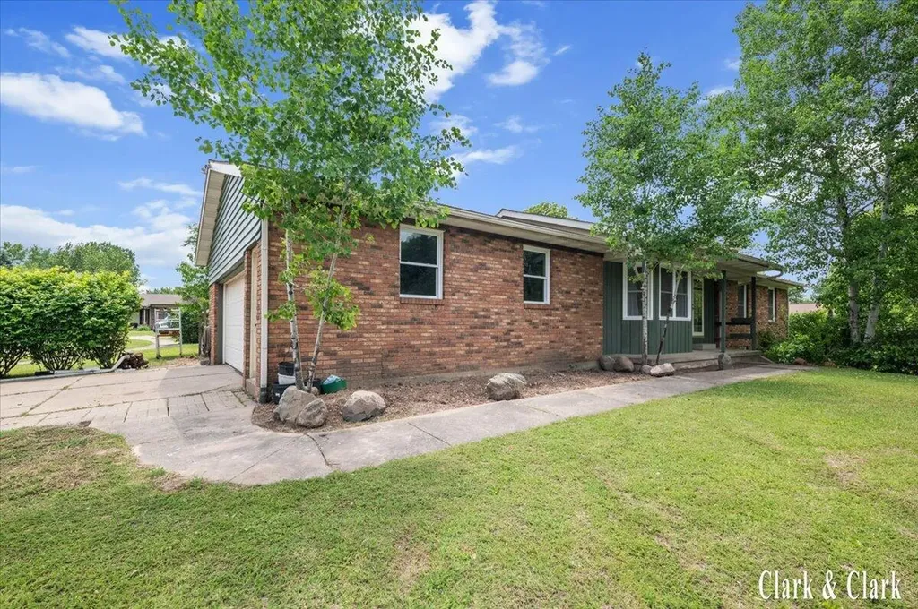 2068 Jamestown Drive SE Kentwood City MI 49508