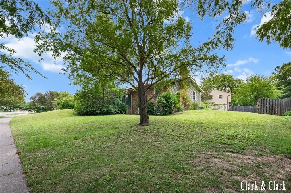 2068 Jamestown Drive SE Kentwood City MI 49508