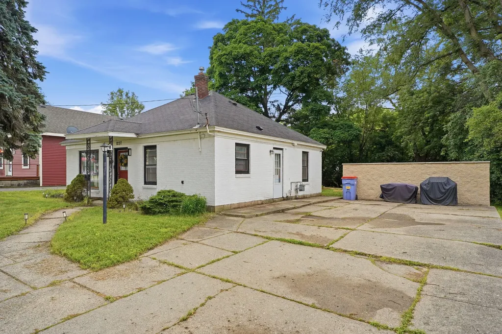 1237 Fuller Avenue NE Grand Rapids City MI 49505