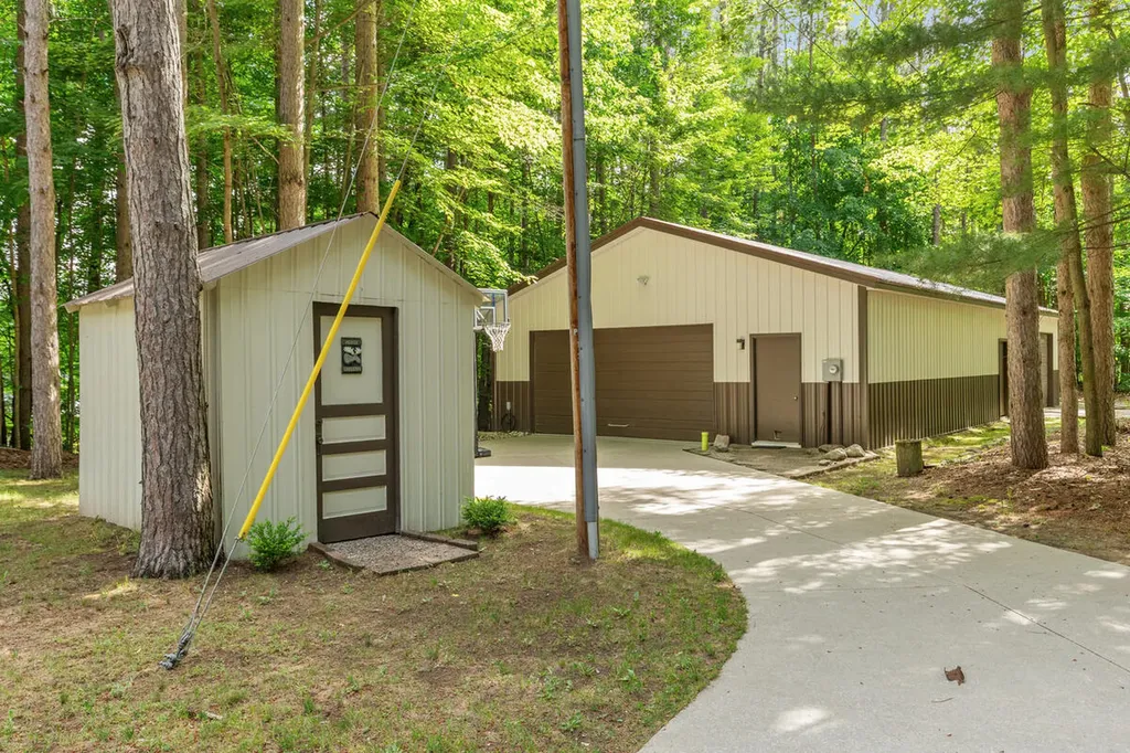6009 Keeney Drive Belvidere Township MI 48886