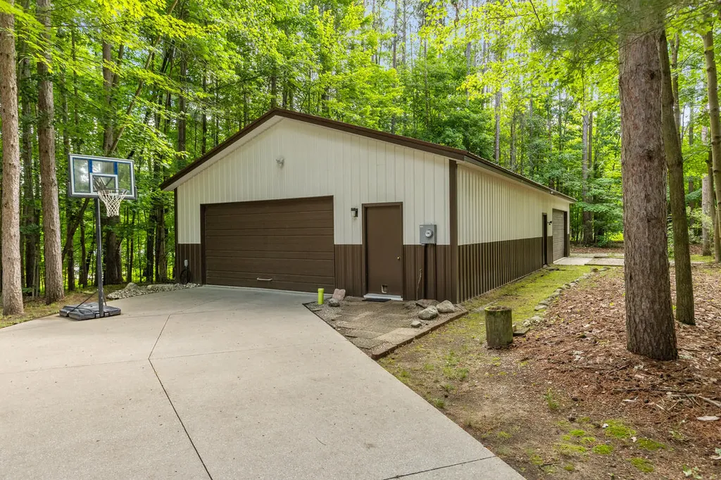 6009 Keeney Drive Belvidere Township MI 48886