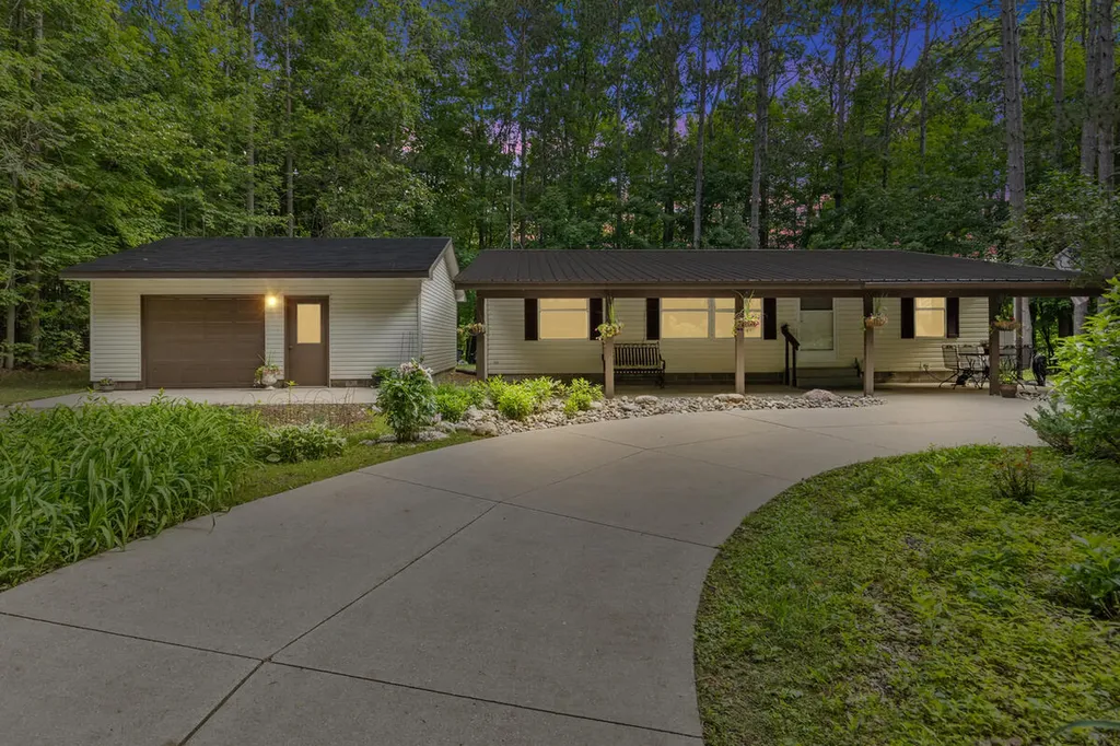 6009 Keeney Drive Belvidere Township MI 48886