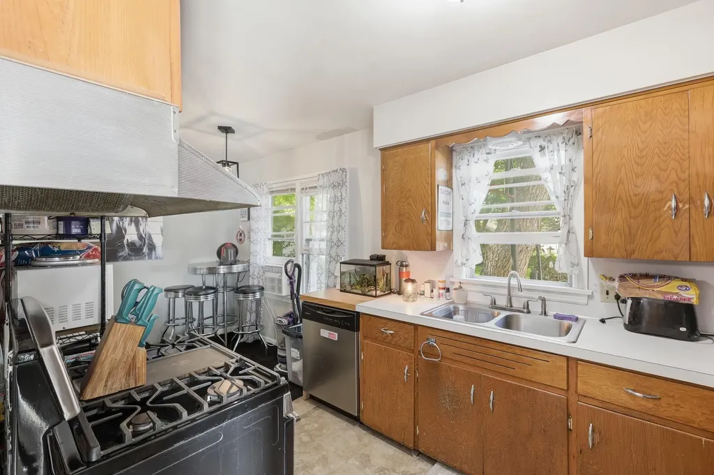 923 Colrain Street SW Wyoming City MI 49509