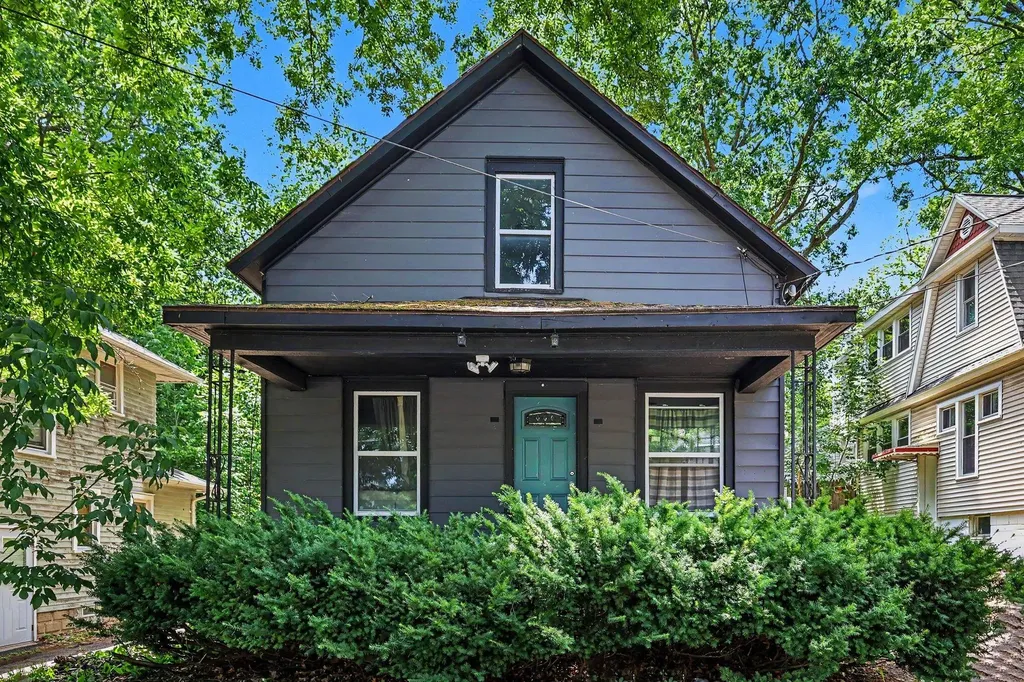 1222 E Kalamazoo Street Lansing City MI 48912