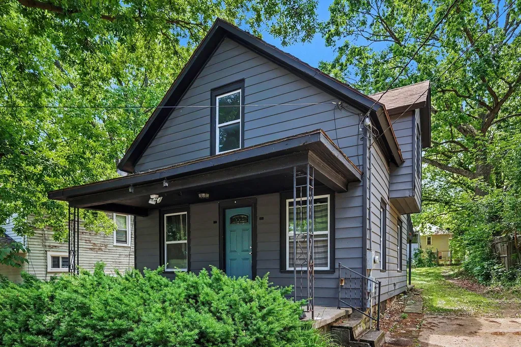 1222 E Kalamazoo Street Lansing City MI 48912