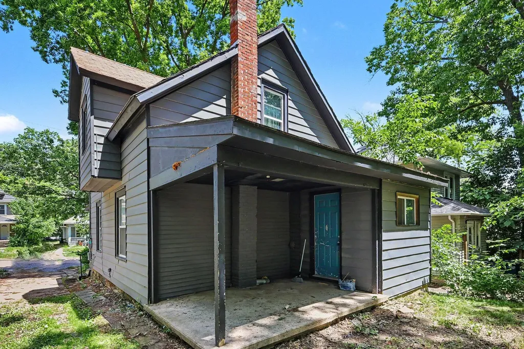 1222 E Kalamazoo Street Lansing City MI 48912