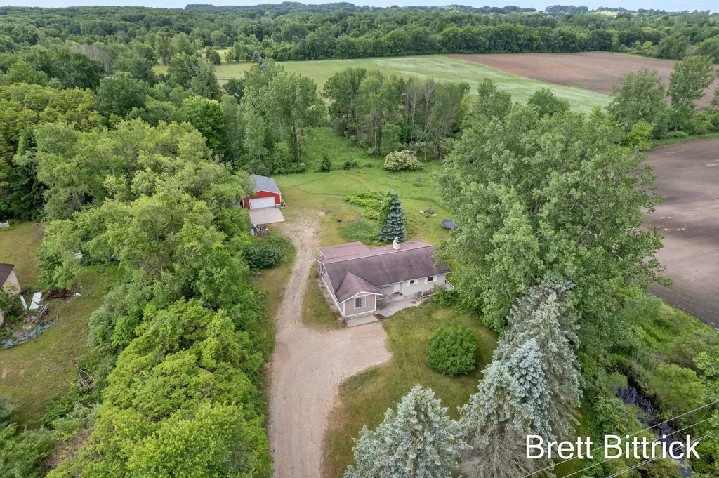 2810 20 Mile Road NW Tyrone Township MI 49330