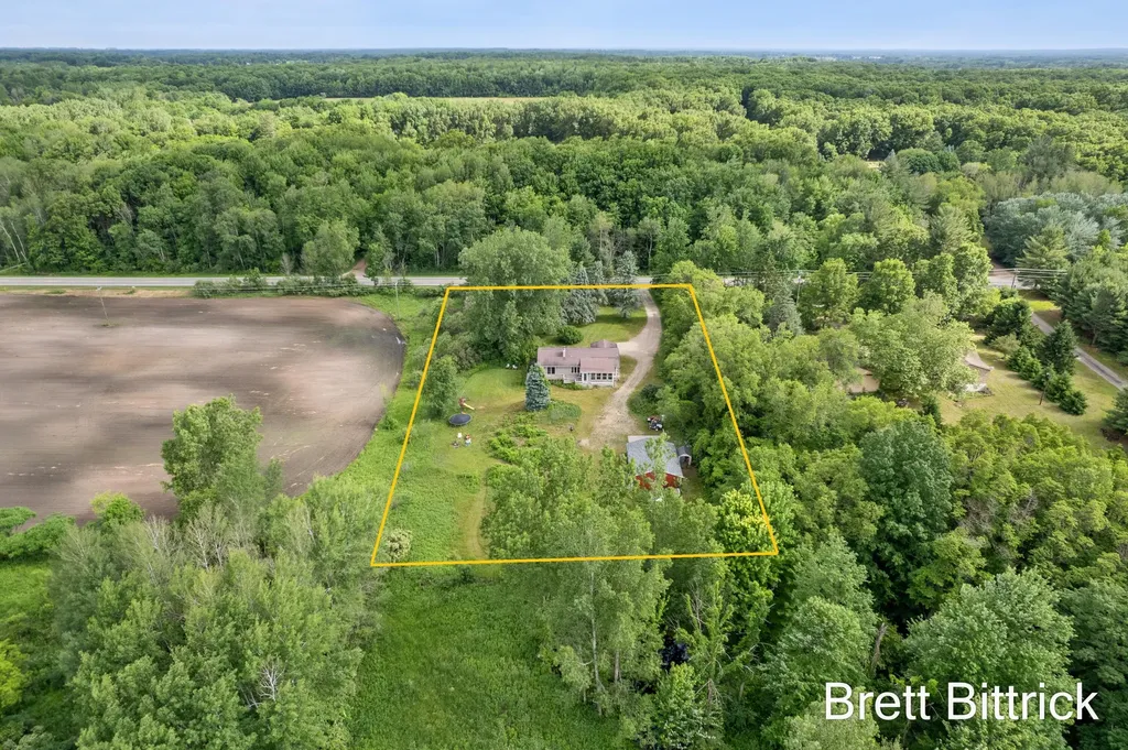 2810 20 Mile Road NW Tyrone Township MI 49330