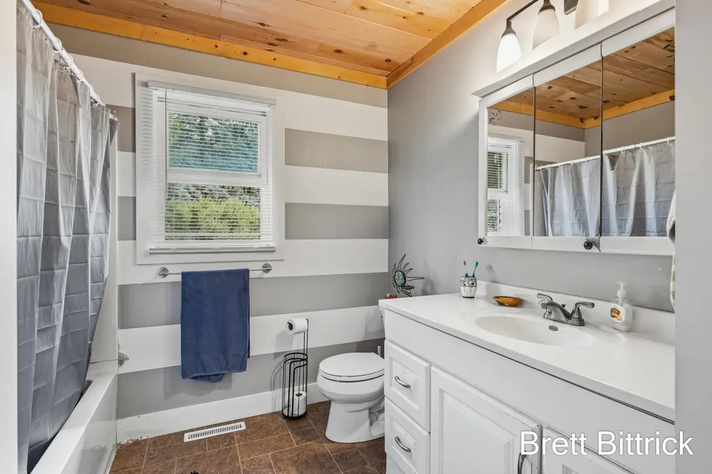 2810 20 Mile Road NW Tyrone Township MI 49330