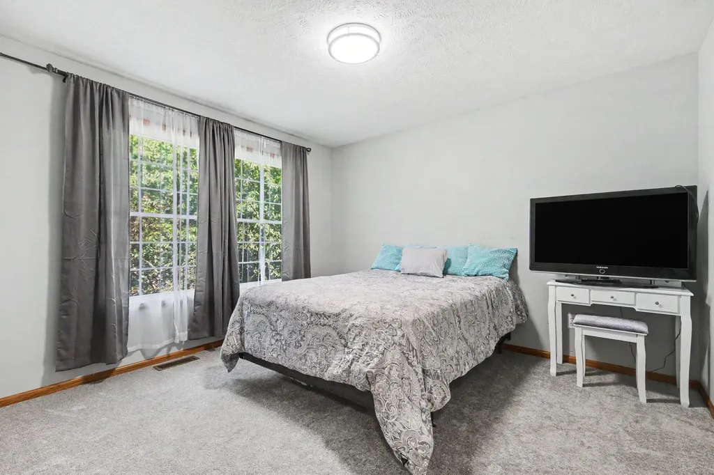 1090 Cumberland Avenue SE Vergennes Township MI 49331