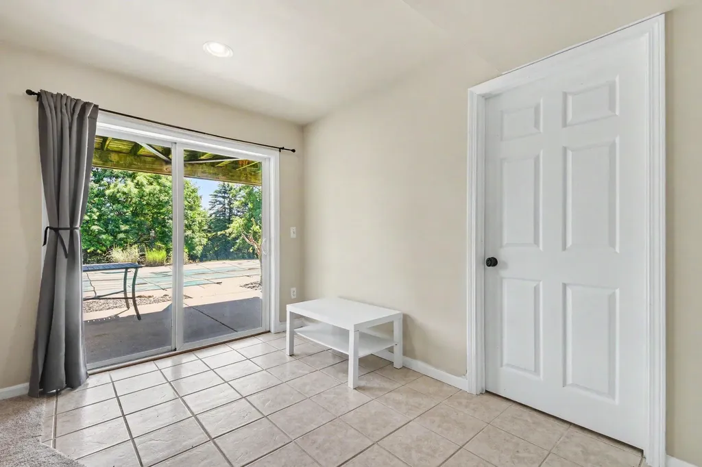1090 Cumberland Avenue SE Vergennes Township MI 49331