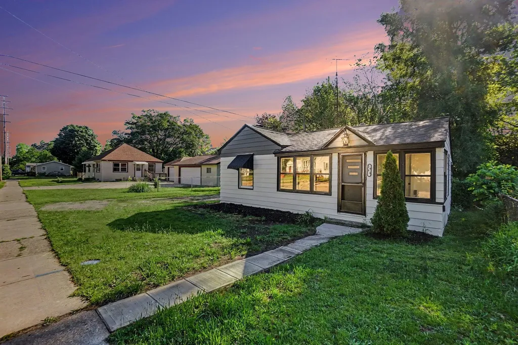 2484 Lincoln Street Muskegon City MI 49441