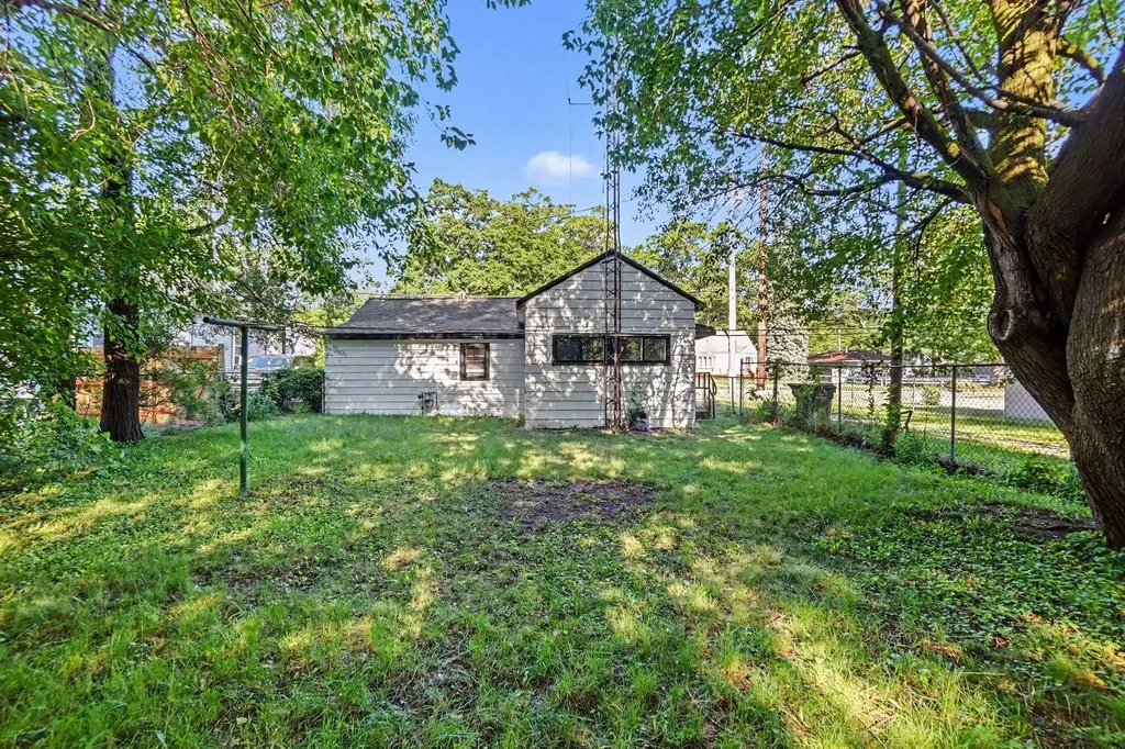 2484 Lincoln Street Muskegon City MI 49441
