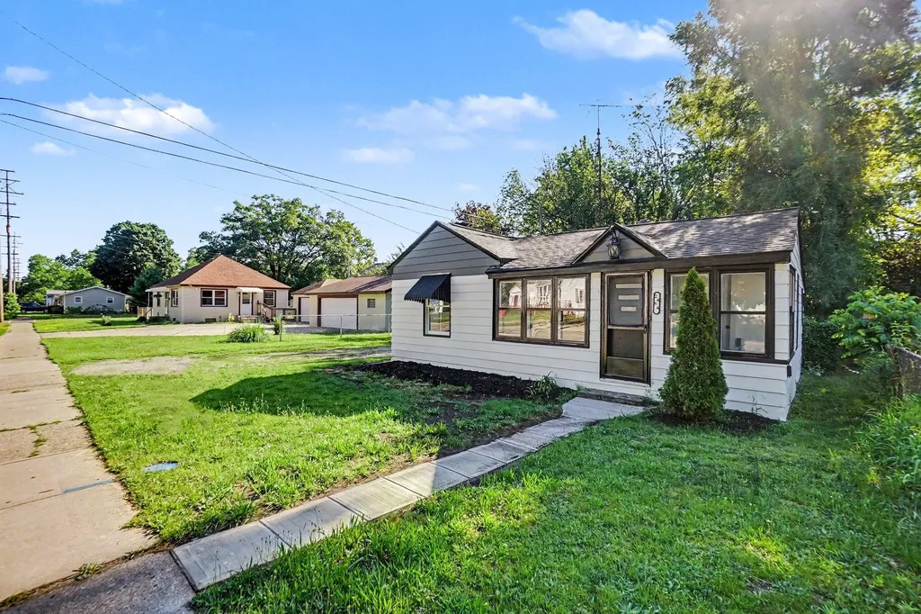 2484 Lincoln Street Muskegon City MI 49441