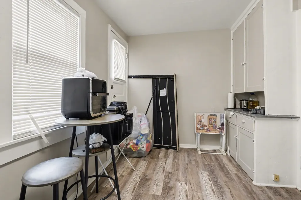 1242 Alpine Avenue NW Grand Rapids City MI 49504