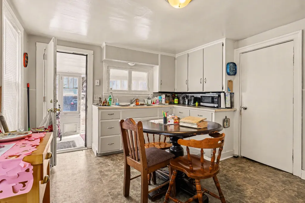 1242 Alpine Avenue NW Grand Rapids City MI 49504