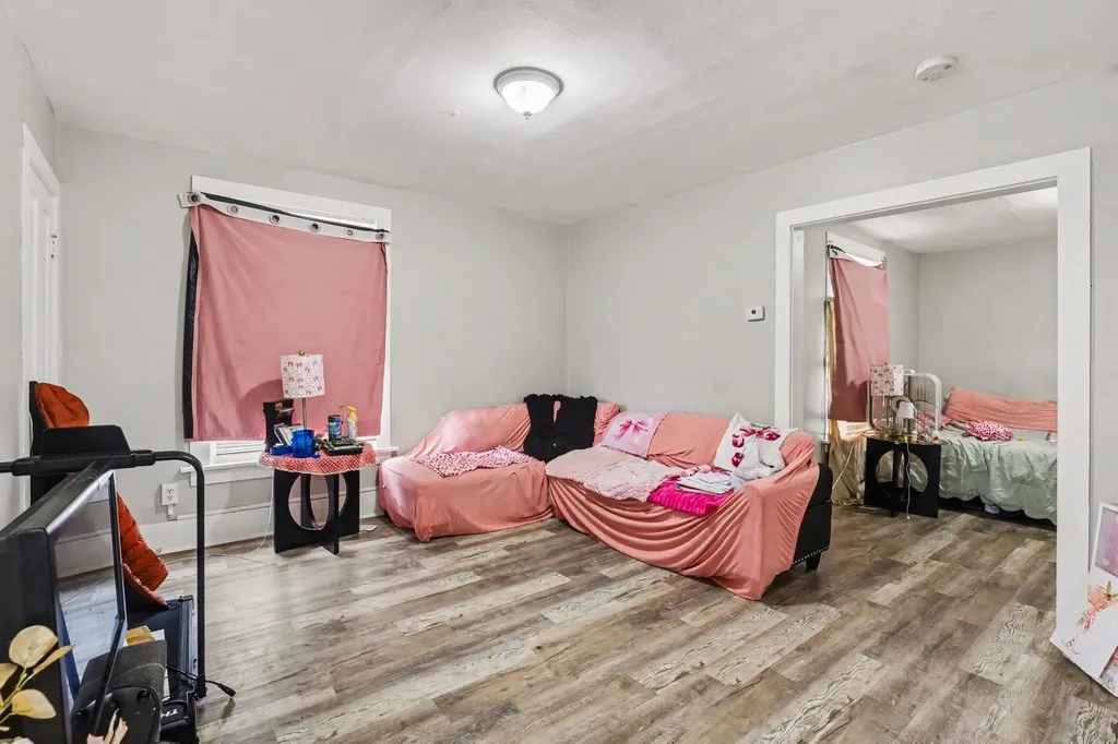 1242 Alpine Avenue NW Grand Rapids City MI 49504