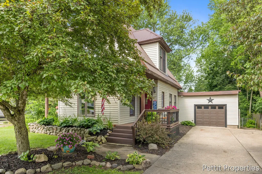 417 S Stewart Avenue Fremont City MI 49412