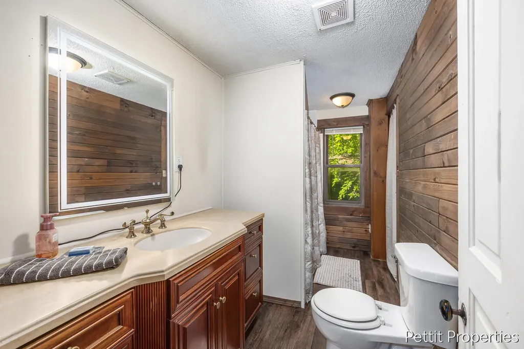 417 S Stewart Avenue Fremont City MI 49412