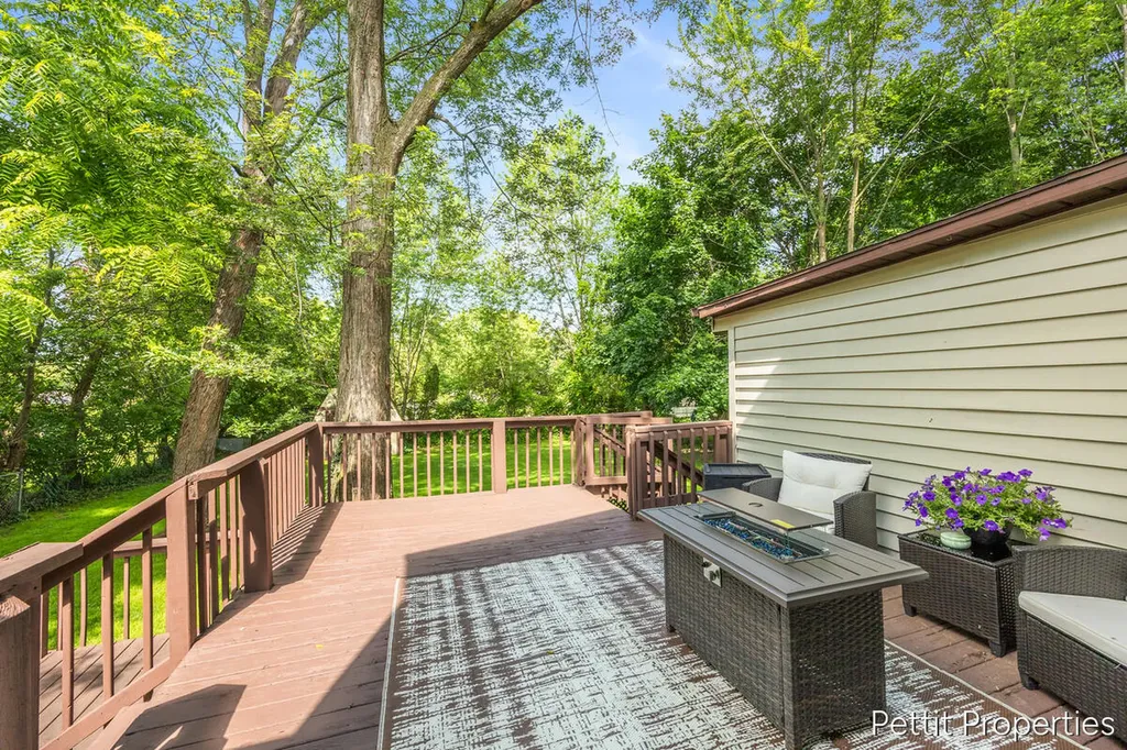 417 S Stewart Avenue Fremont City MI 49412