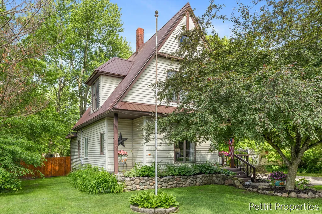 417 S Stewart Avenue Fremont City MI 49412