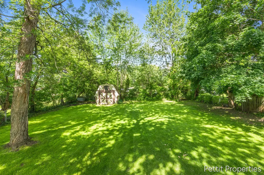 417 S Stewart Avenue Fremont City MI 49412