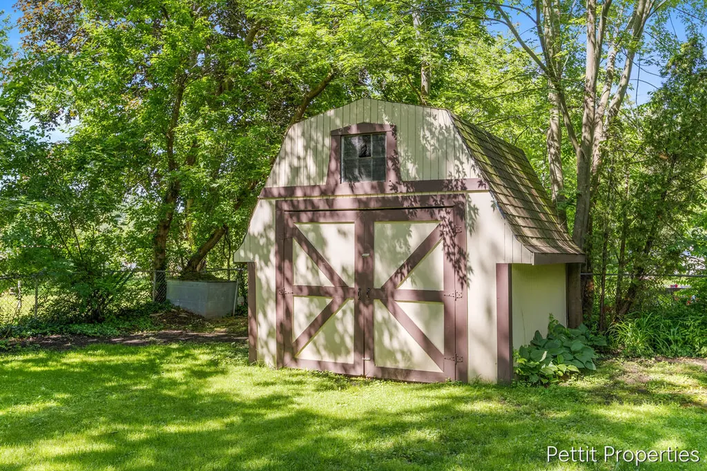 417 S Stewart Avenue Fremont City MI 49412
