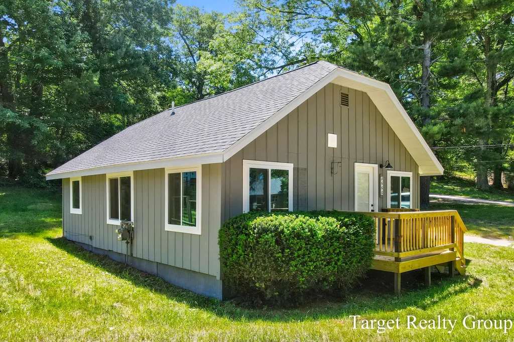 8660 Merry Drive NE Cannon Township MI 49341