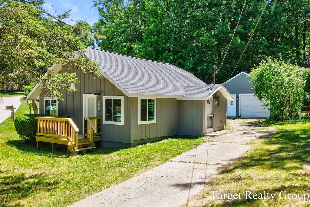 8660 Merry Drive NE Cannon Township MI 49341