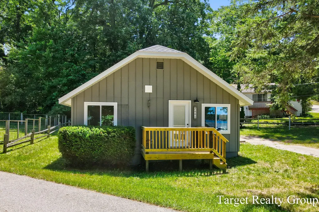 8660 Merry Drive NE Cannon Township MI 49341