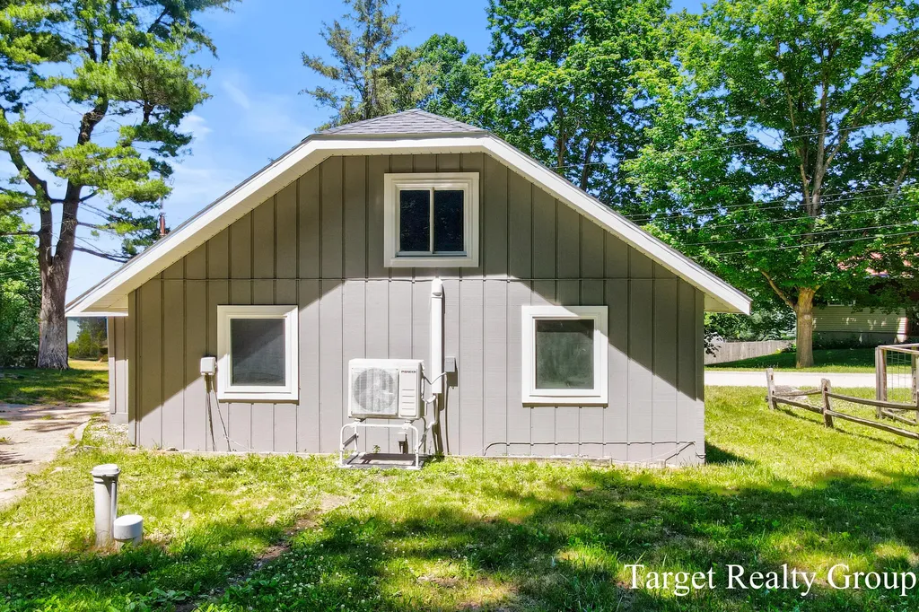 8660 Merry Drive NE Cannon Township MI 49341