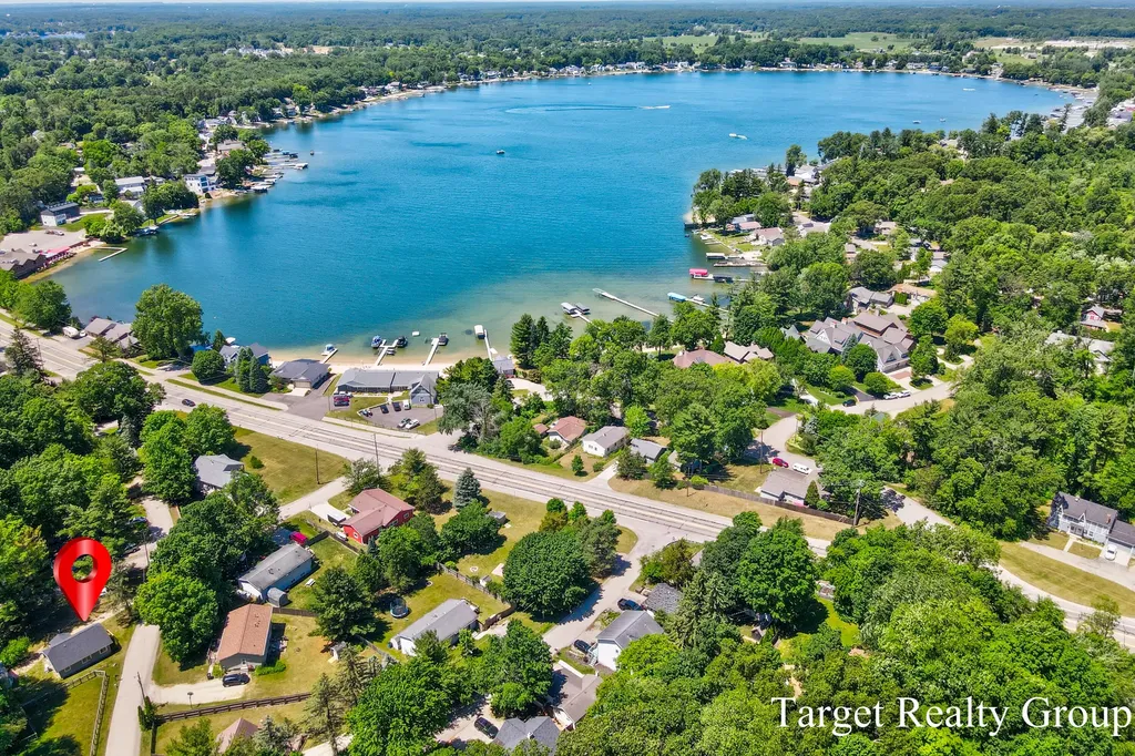 8660 Merry Drive NE Cannon Township MI 49341