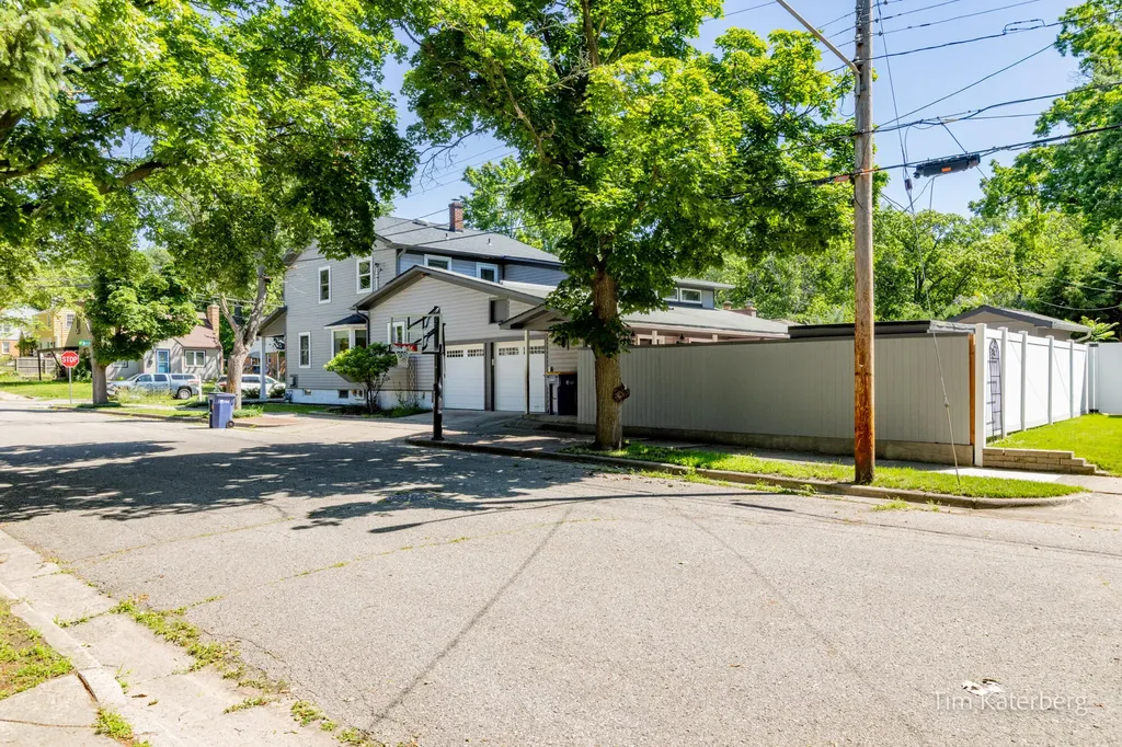 1130 Walsh Street SE Grand Rapids City MI 49507