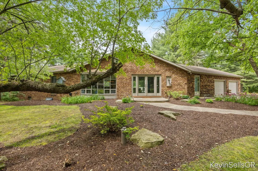 7710 Cascade Pines Drive SE Cascade Charter Township MI 49546