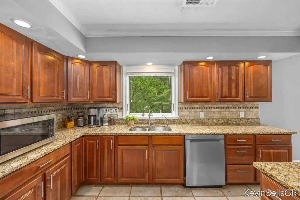 7710 Cascade Pines Drive SE Cascade Charter Township MI 49546