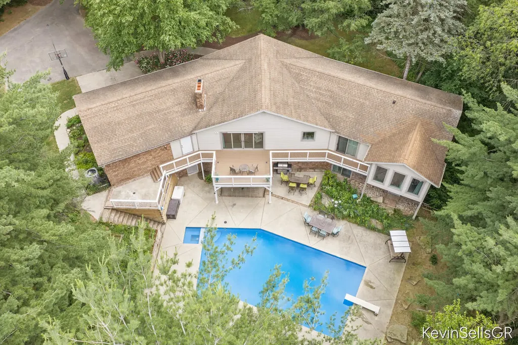 7710 Cascade Pines Drive SE Cascade Charter Township MI 49546