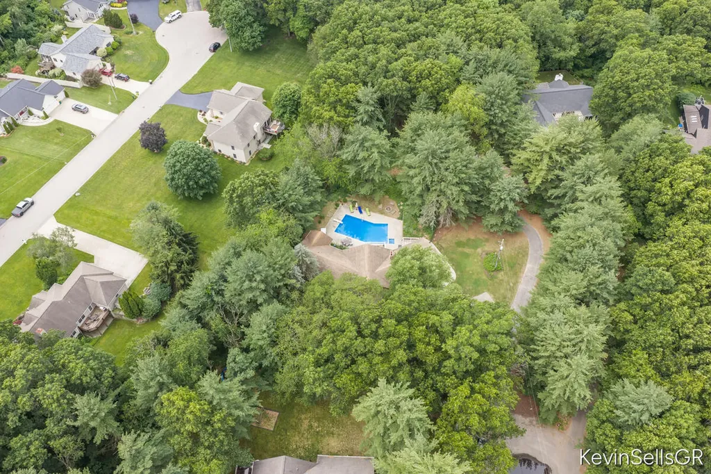 7710 Cascade Pines Drive SE Cascade Charter Township MI 49546
