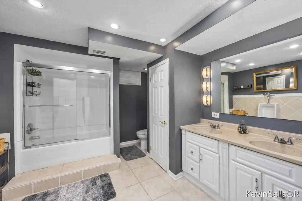 7710 Cascade Pines Drive SE Cascade Charter Township MI 49546