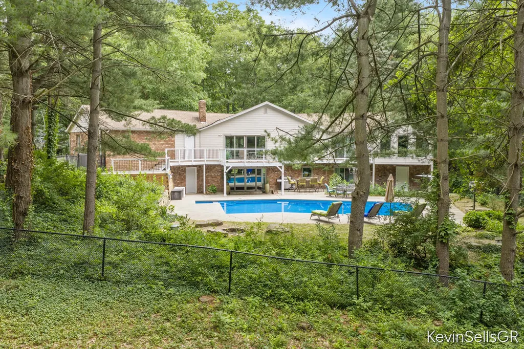 7710 Cascade Pines Drive SE Cascade Charter Township MI 49546