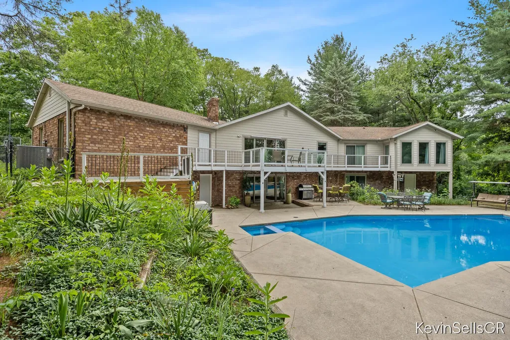 7710 Cascade Pines Drive SE Cascade Charter Township MI 49546